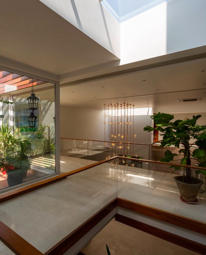 Villa Jay-Tona atrium