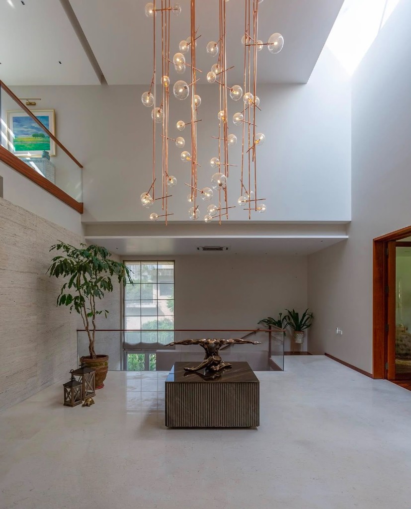 Villa Jay-Tona double-height foyer